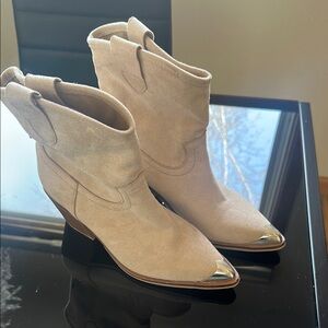 Stylish Cream Ankle Boots with Silver Accents